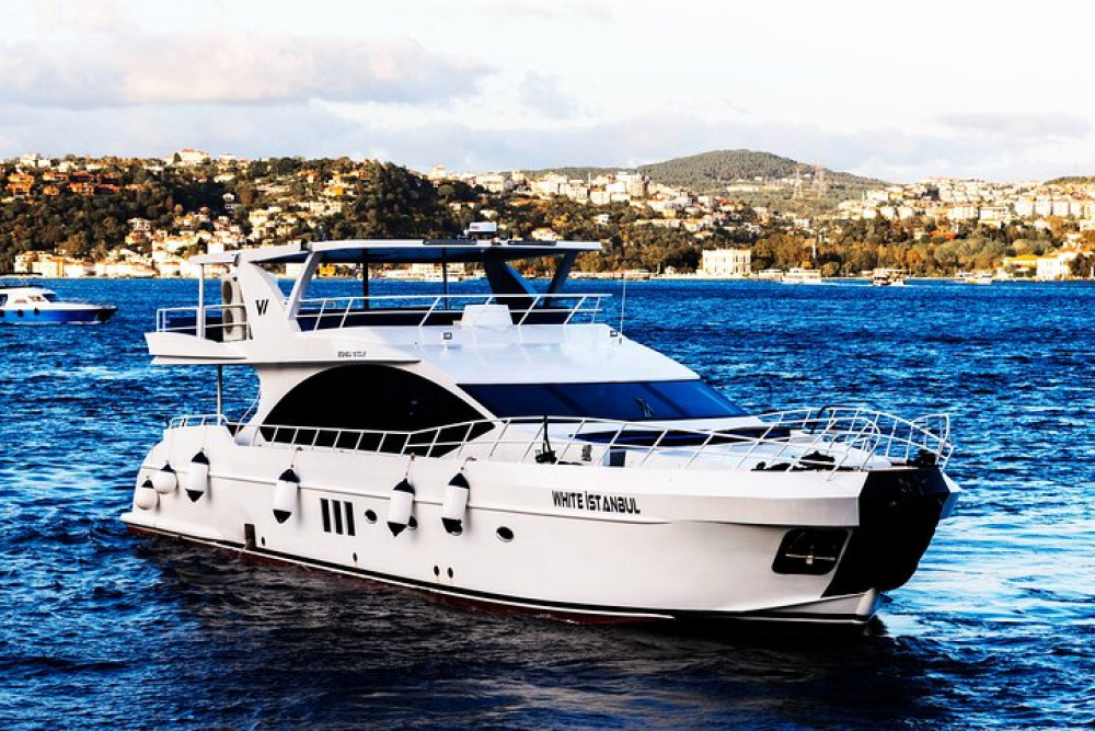 Private Luxury Bosphorus Yacht Cruise in Istanbul