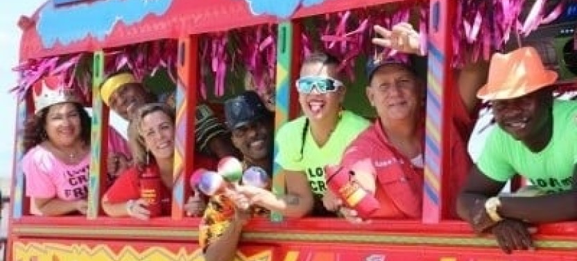 Kukoo Kunuku Party Bus Nightlife Bar Hopping Tour in Aruba