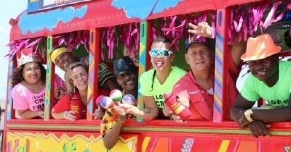 Kukoo Kunuku Party Bus Nightlife Bar Hopping Tour in Aruba