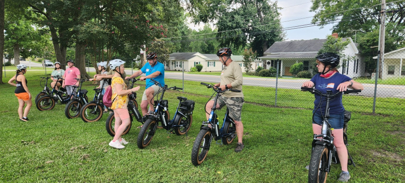 E-Bike Tour with Tacos, Margaritas & History in Clayton