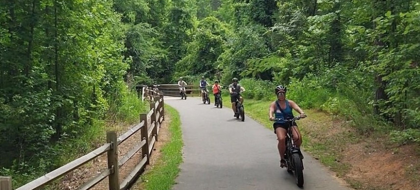 E-Bike Tour with Tacos, Margaritas & History in Clayton