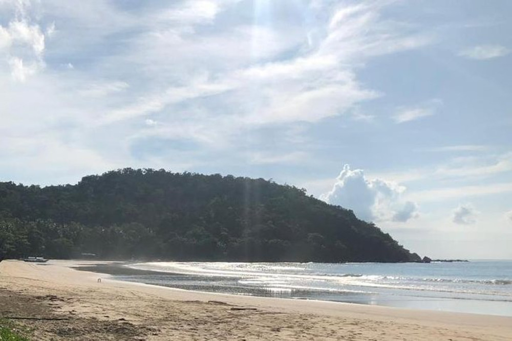 Private 8-Hour Van Rental With Driver to Puerto Princesa Beaches