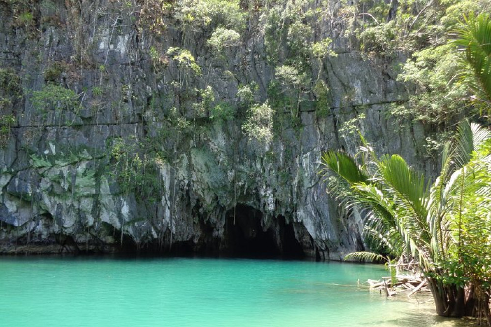 Private Underground River & Ugong Rock Zipline Ecotour in Puerto Princesa