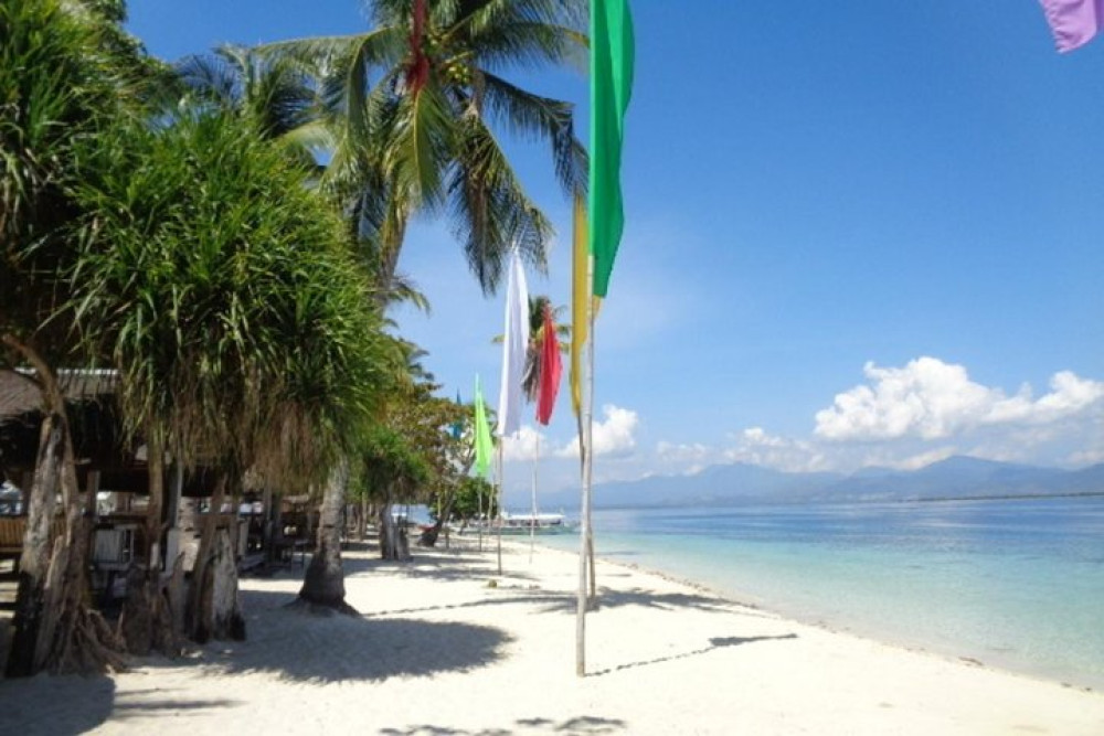 Honda Bay Island Hopping with Lunch to Luli, Starfish & Cowrie Islands