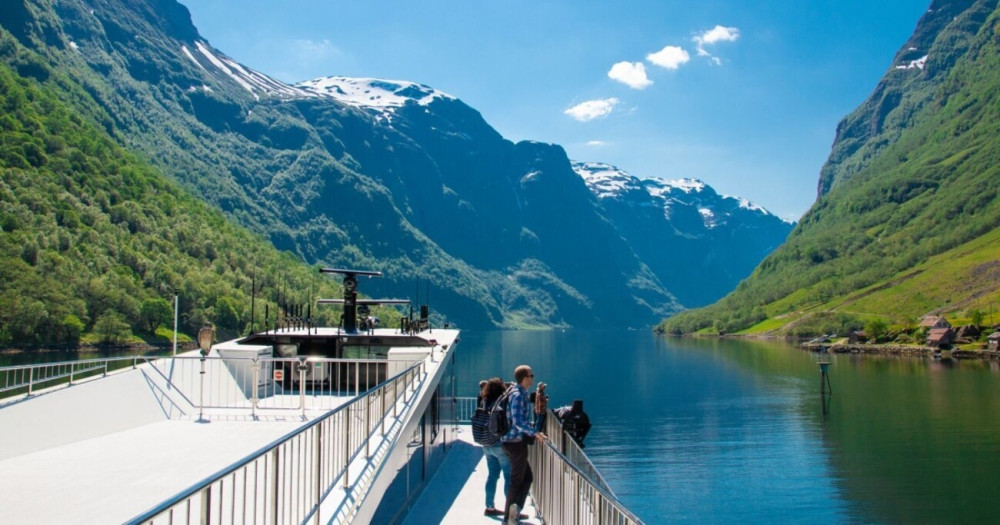 Guided Day Tour - Nærøyfjord Cruise, Flåm & Stegastein Viewpoint
