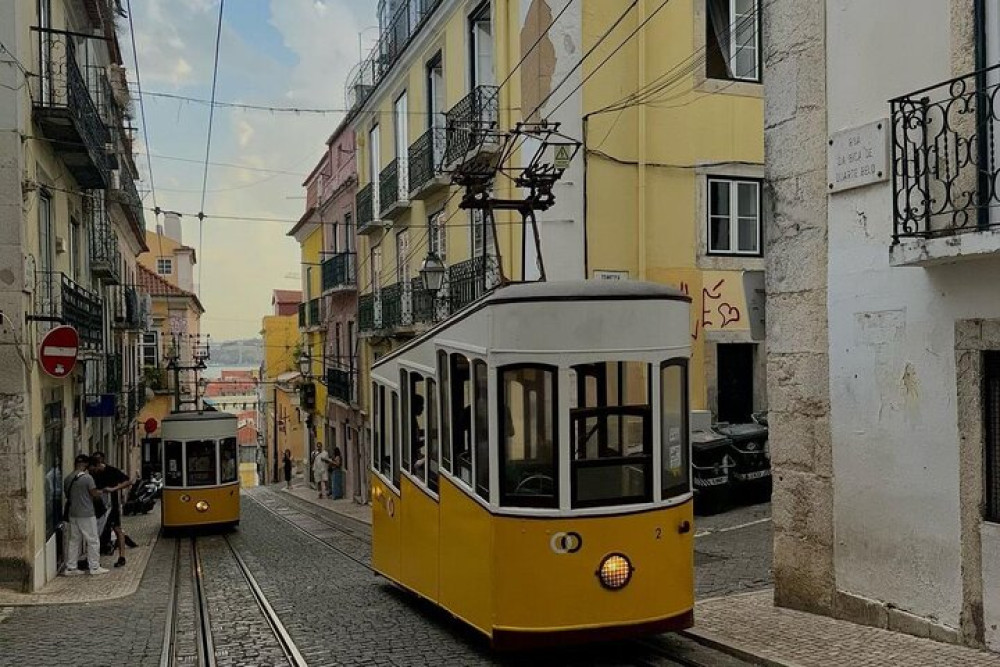 Lisbon Private 6h Customizable Tour With Transportation