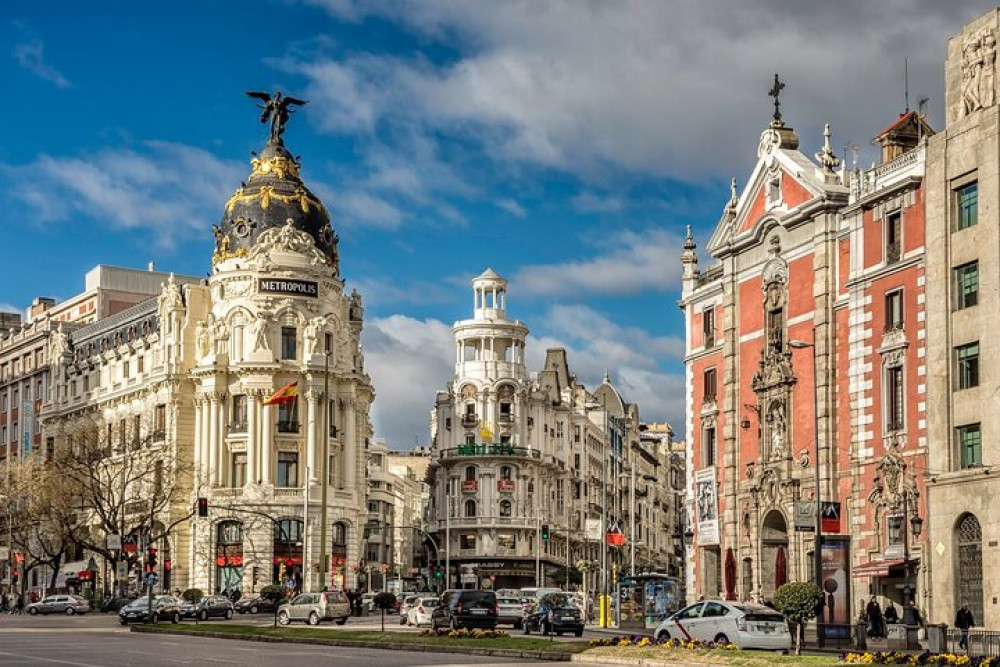 Private Transfer Madrid to Porto with Optional Stops in Salamanca & Ávila