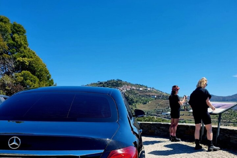 Private Porto to Douro Valley Transfer with Optional Scenic Village Stops