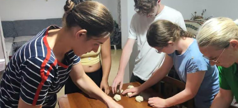 Berat: Traditional Cooking Class with a Local Family