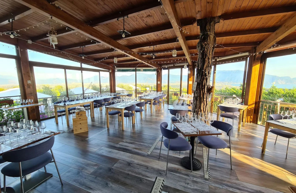 Winery Tour with Organic Wine Tasting & Lunch near Pompeii