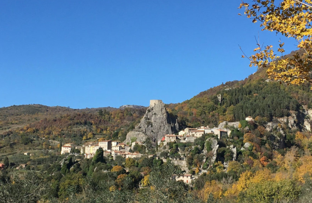 Organic Wine Tasting with Local Food & Stroll in Roccalbegna
