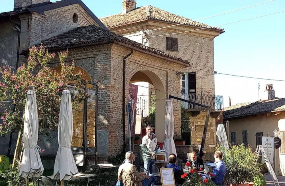 Wine Tasting with Snacks in Neive, the heart of Langhe