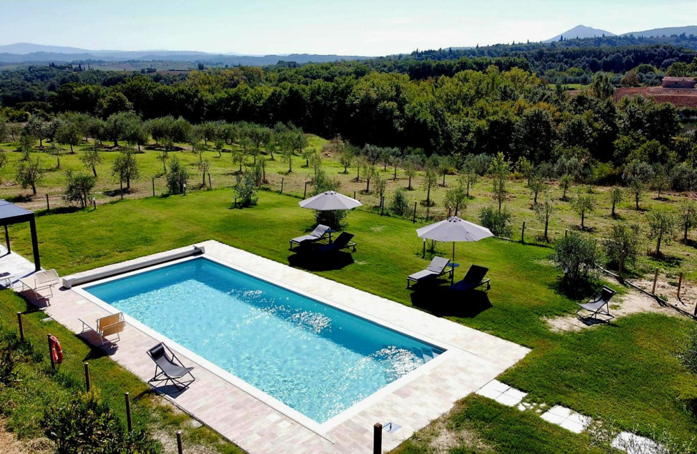 Winery Tour with Wine & Food Tasting in Montepulciano