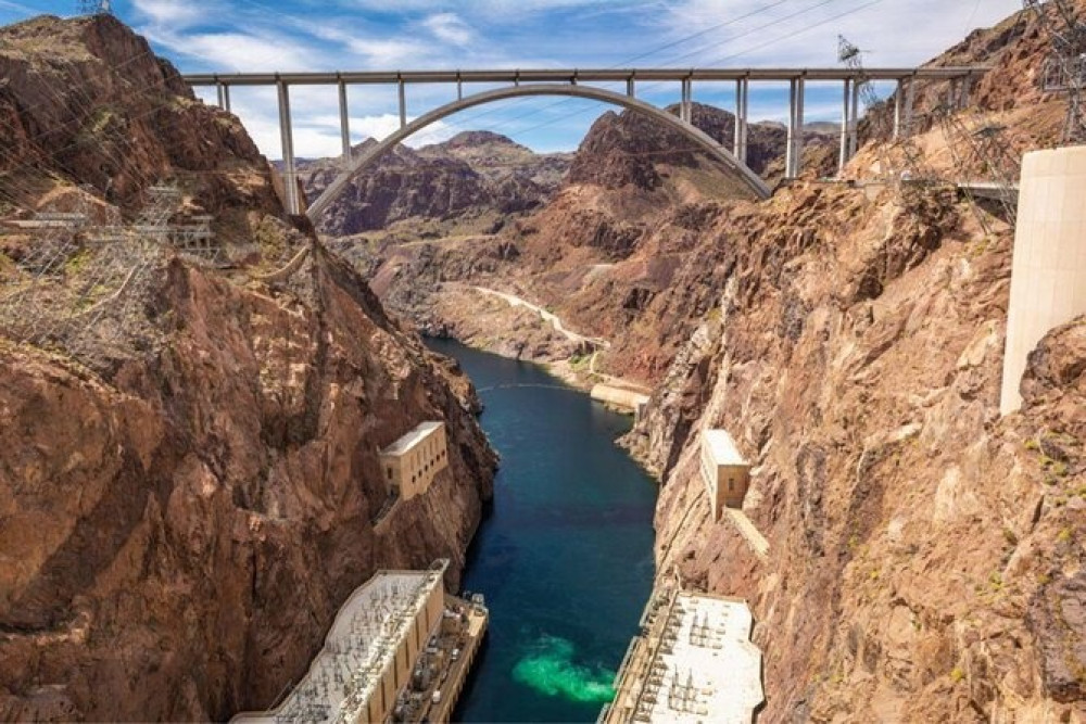 Emerald Cave Kayak Tour with Hotel Pickup and Hoover Dam Walk