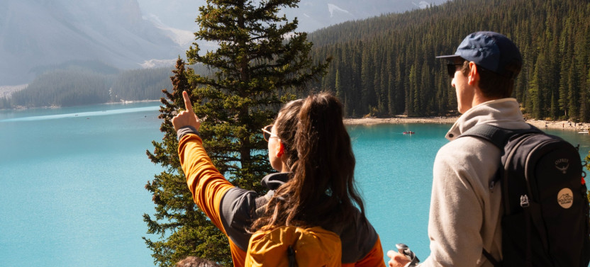 Small Group Luxury Day Tour to Moraine Lake & Lake Louise