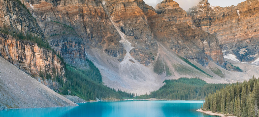 Small Group Luxury Day Tour to Moraine Lake & Lake Louise