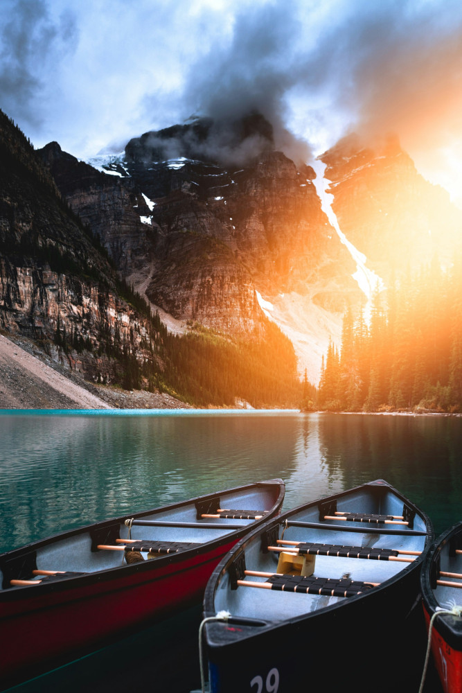 Small Group Moraine Lake Sunset & Lake Louise Golden Hour Tour