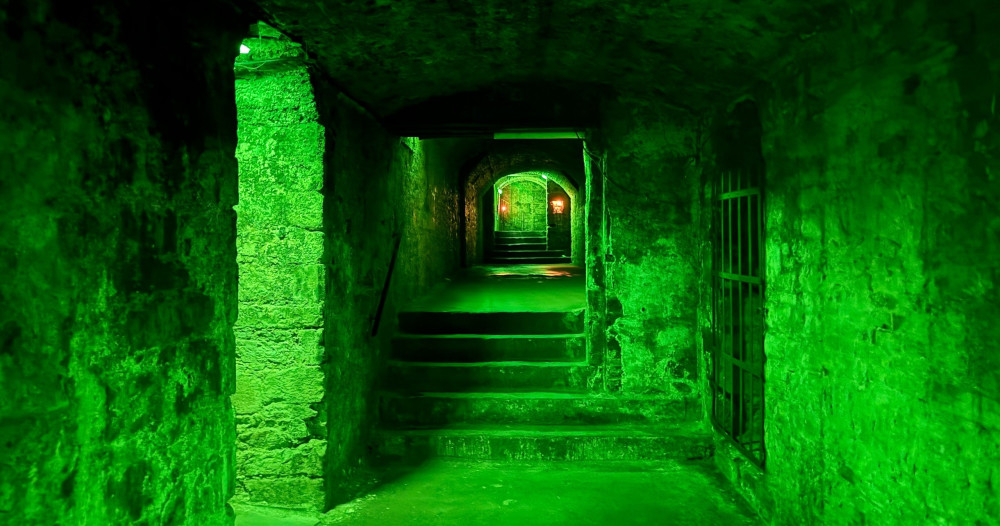 Edinburgh Underground Vaults Walking Tour with Witchcraft Temple