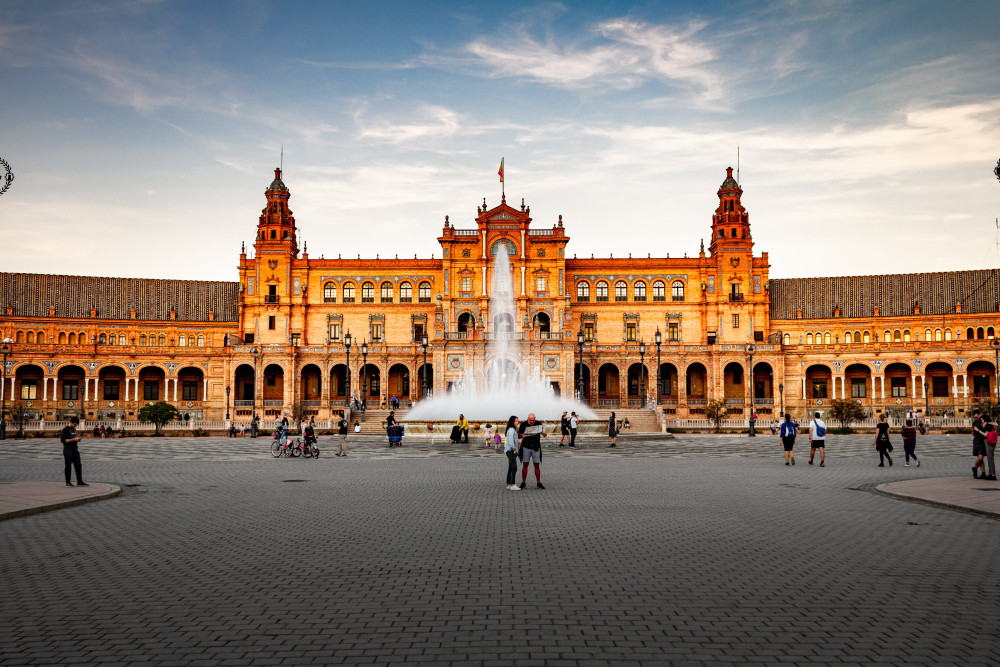 Córdoba to Seville Private Driver Service with Stop in Carmona