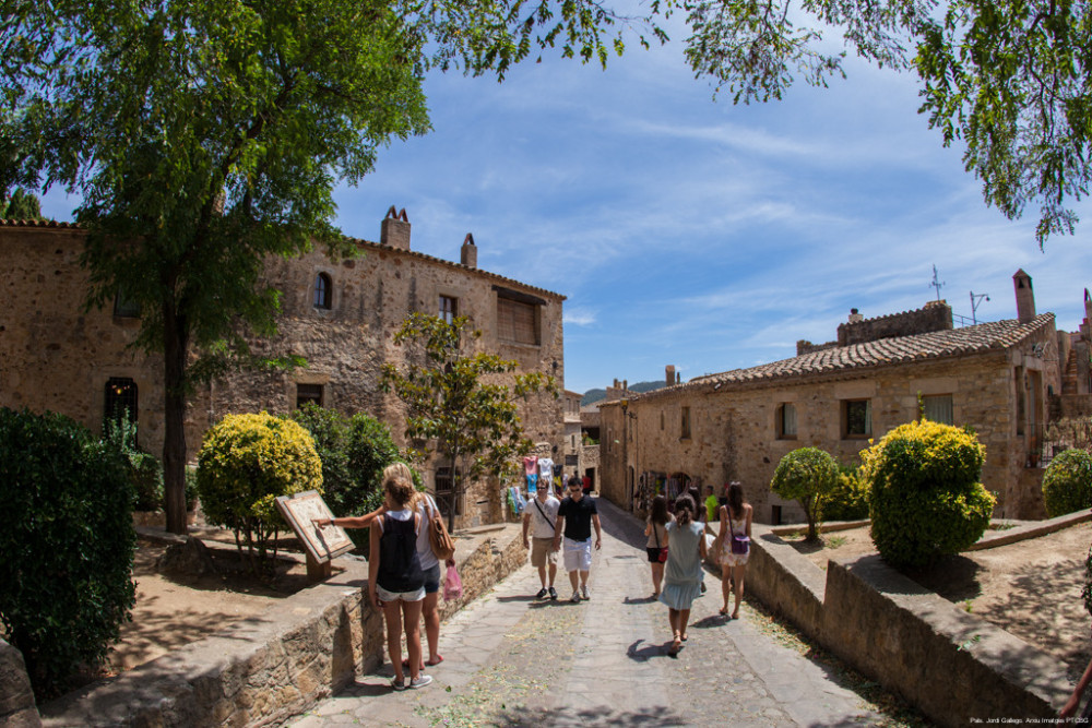 Private Costa Brava Day Trip with Medieval Villages from Barcelona