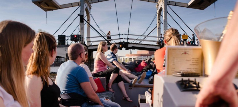 Amsterdam Open Boat Canal Cruise with Live Commentary