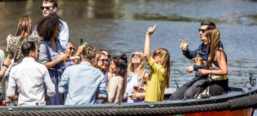 Amsterdam Open Boat Canal Cruise with Live Commentary