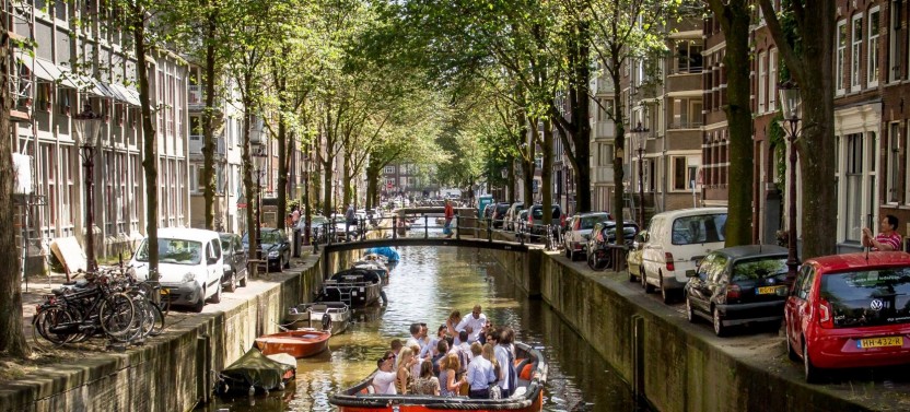 Amsterdam Open Boat Canal Cruise with Live Commentary