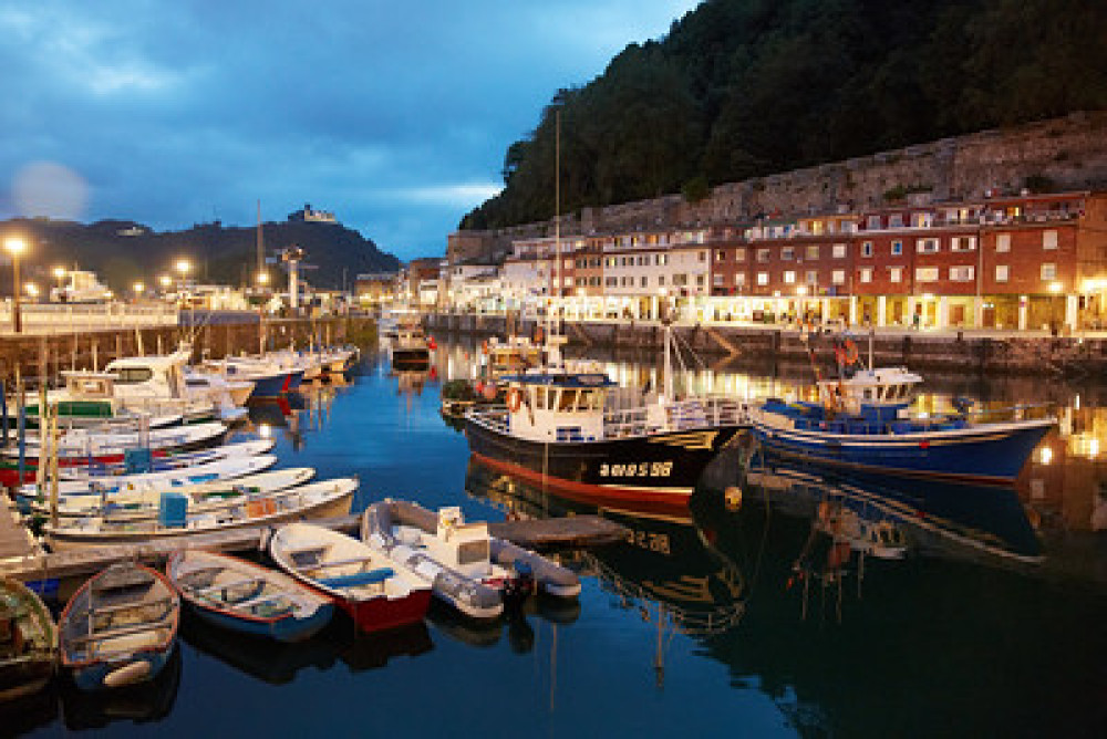 Private San Sebastián Walking Tour with History and Pintxos Tasting