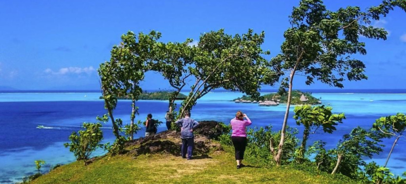 Full-Day 4WD Polynesian Adventure with Private Island Lunch in Bora Bora