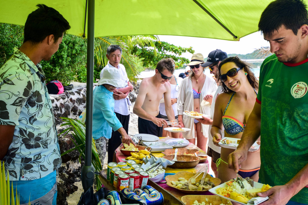 Full-Day 4WD Polynesian Adventure with Private Island Lunch in Bora Bora