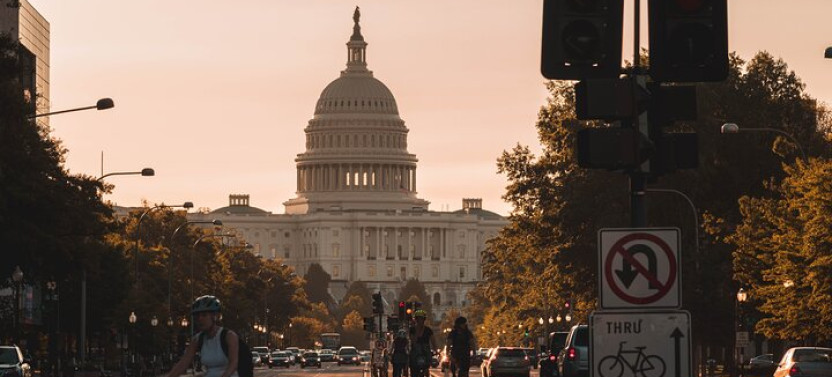 Washington DC: FBI vs. Bank Robbers - City Exploration Game
