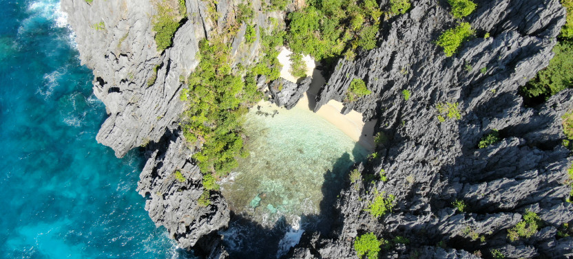 Private Speedboat Tour B Adventure with Caves and Sandbar in El Nido