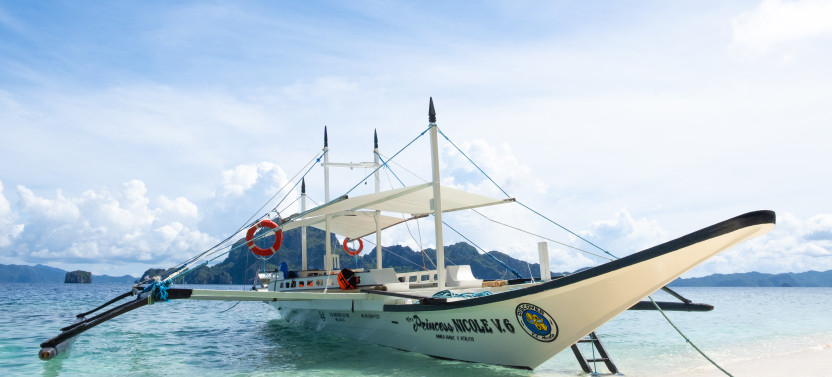 Private Tour C With Outrigger to Matinloc Shrine & Secret Beach