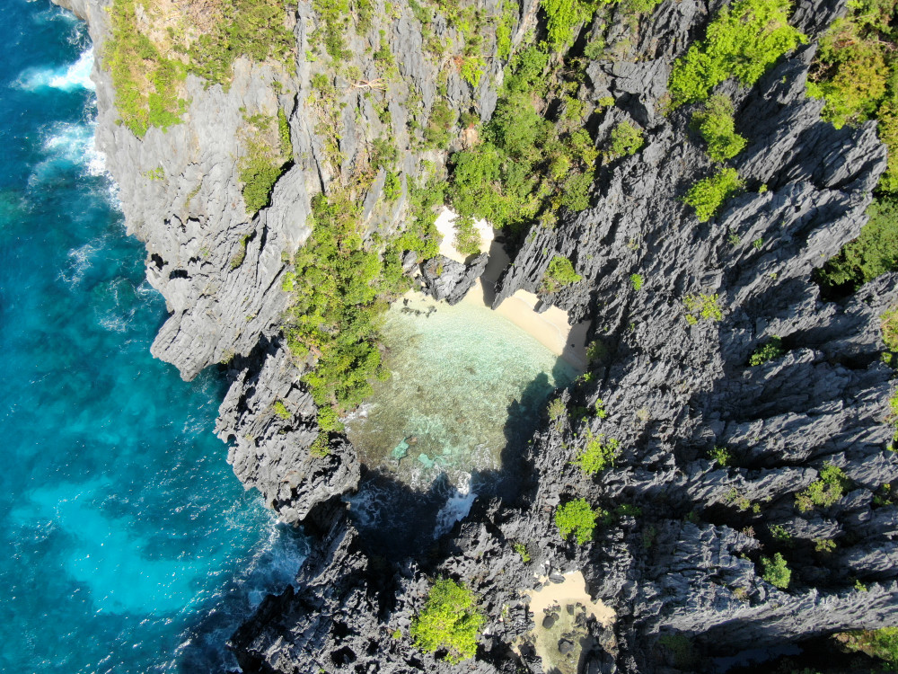 Private Tour C With Outrigger to Matinloc Shrine & Secret Beach