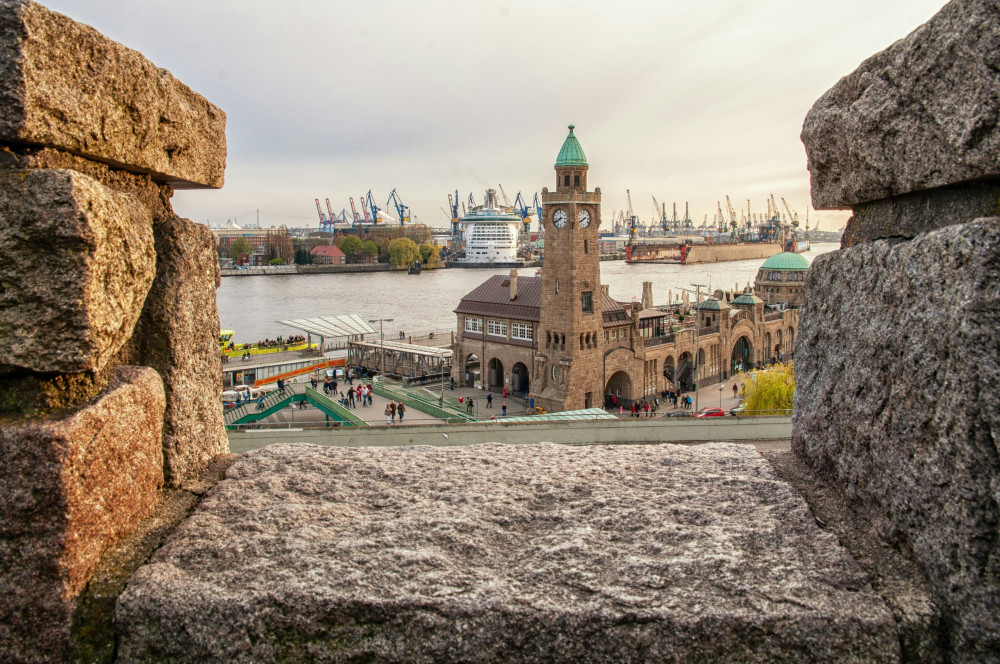 Waterfront Hamburg - City Exploration Game