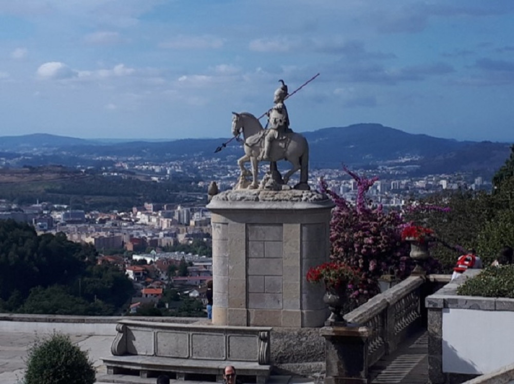 Roots of Portugal Full Day Tour From Porto