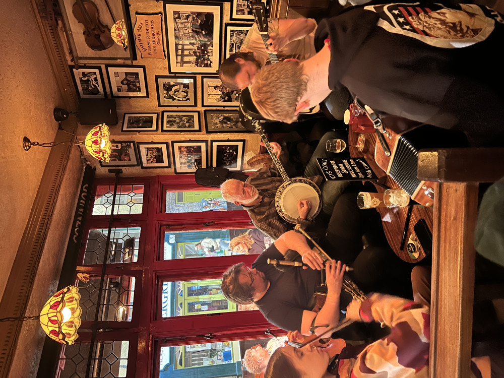 The Exclusive Galway Experience: Culture Walk with Pints and Dinner