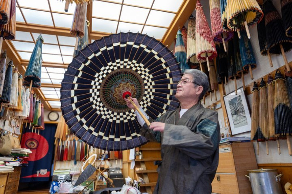 Kanazawa Samurai Culture Walk: Crafts and Traditional Beauty