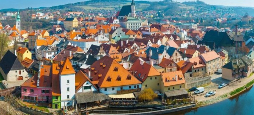 Salzburg To Prague Private Transfer With Cesky Krumlov Stop