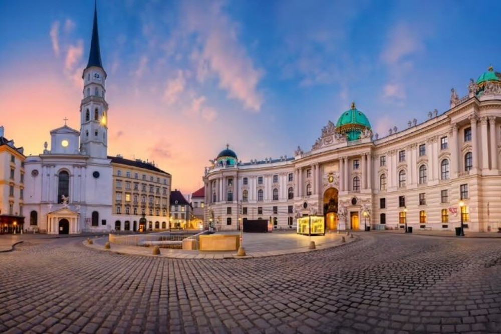 Budapest To Vienna Private Transfer With Parndorf Shopping Stop