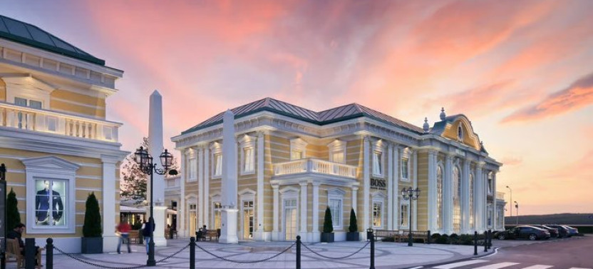 Budapest To Vienna Private Transfer With Parndorf Shopping Stop
