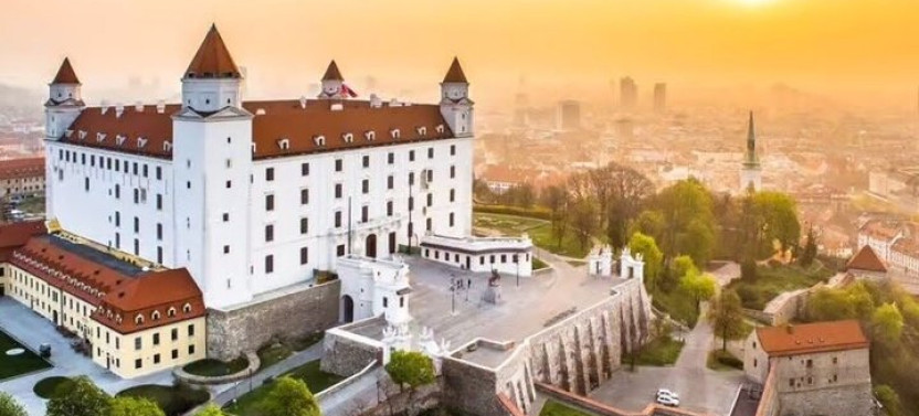 Vienna To Budapest Private One Way Transfer With Bratislava Stop