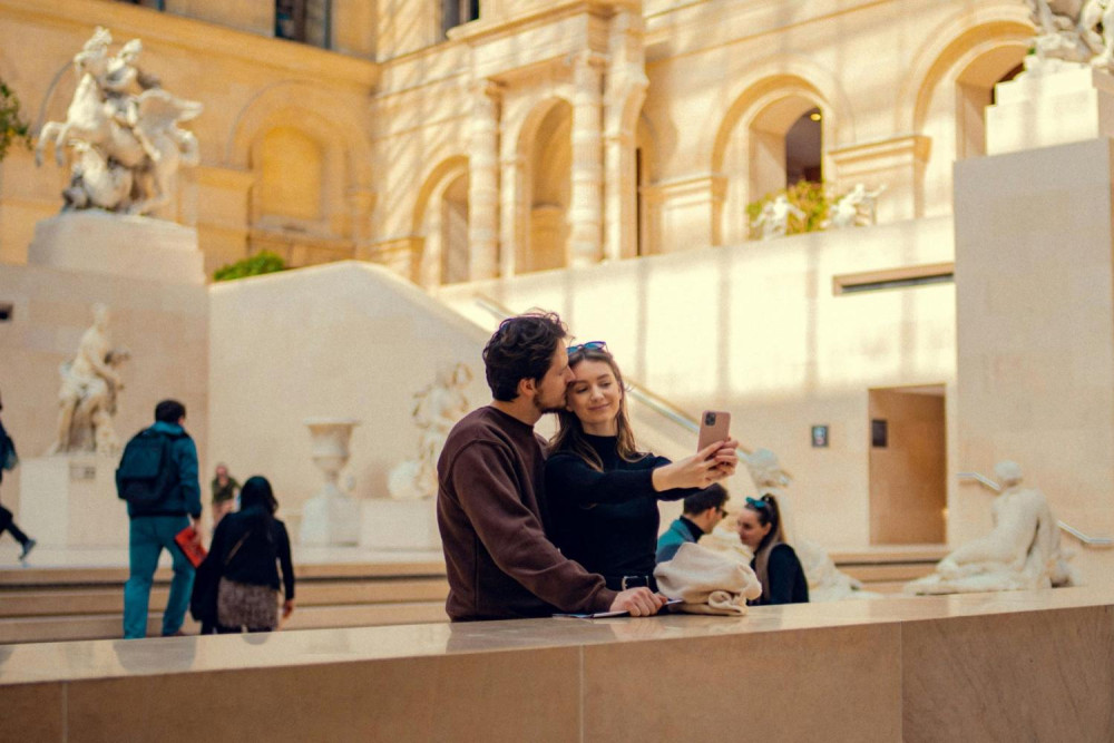 Small Guided Tour of the Louvre Museum and Notre Dame