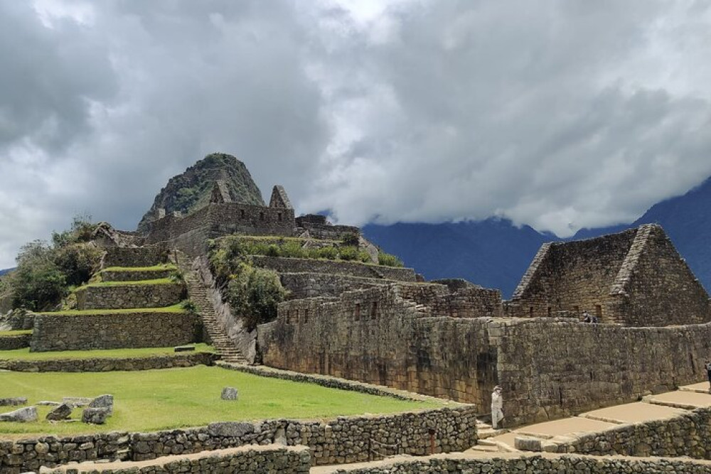 Small Group 1-Day Inca Trail Hike via Sun Gate to Machu Picchu