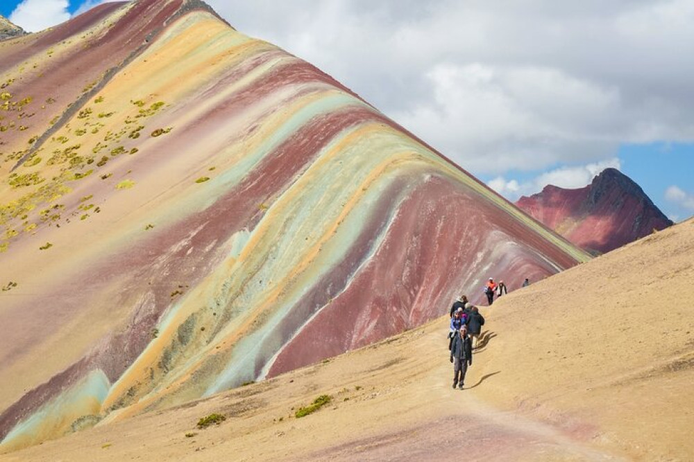 Full-Day Rainbow Mountain Vinicunca Tour with Andean Meals from Cusco