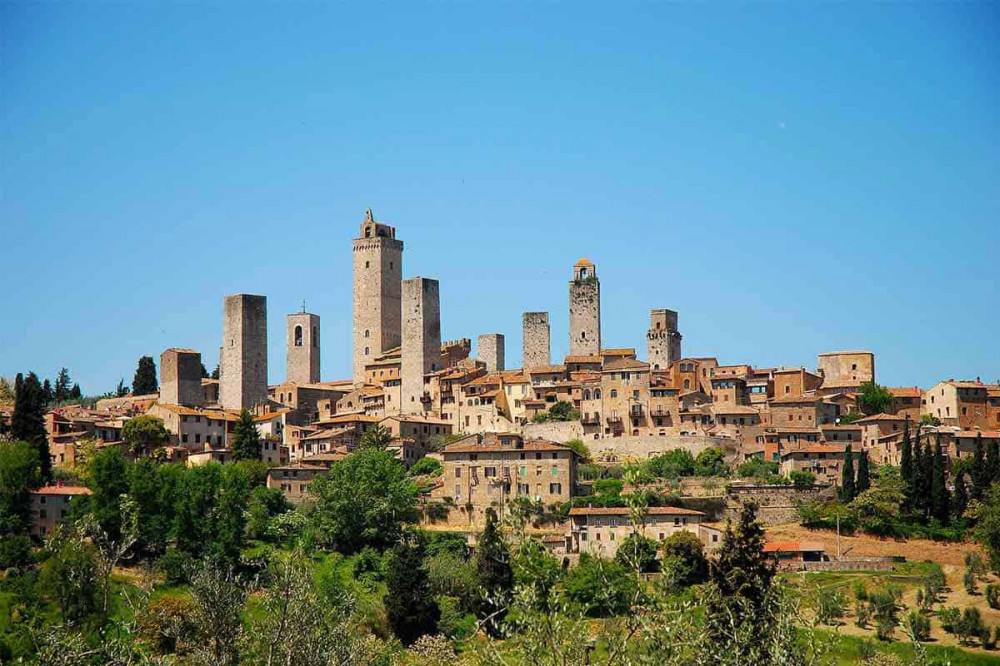 Private Transfer Florence to Rome via San Gimignano