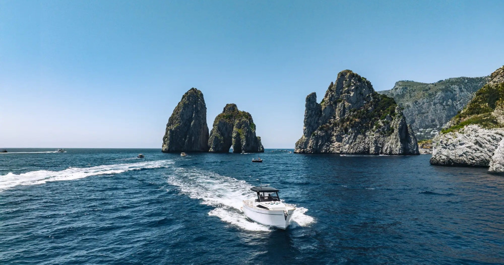 Capri 2-Hour Boat Tour with Swimming, Snacks & Limoncello