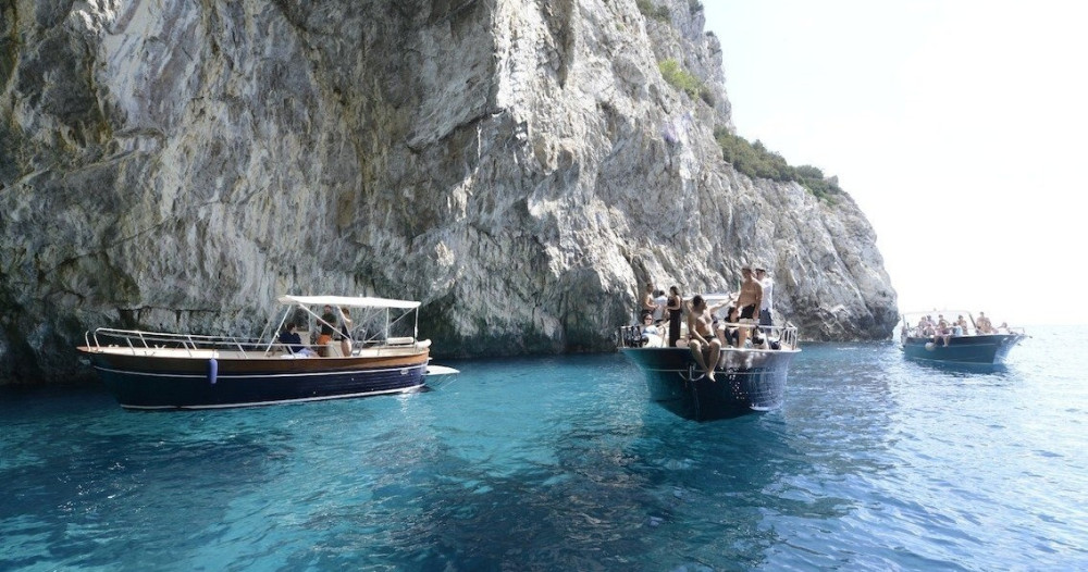 Capri Full-Day Boat Excursion from Rome with High-Speed Train in Spanish