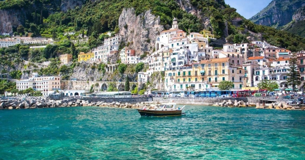 Small Group Gozzo Boat Tour to Li Galli Islands and Capri from Salerno