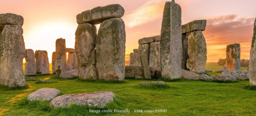 From London to Southampton: Private Transfer including Stonehenge
